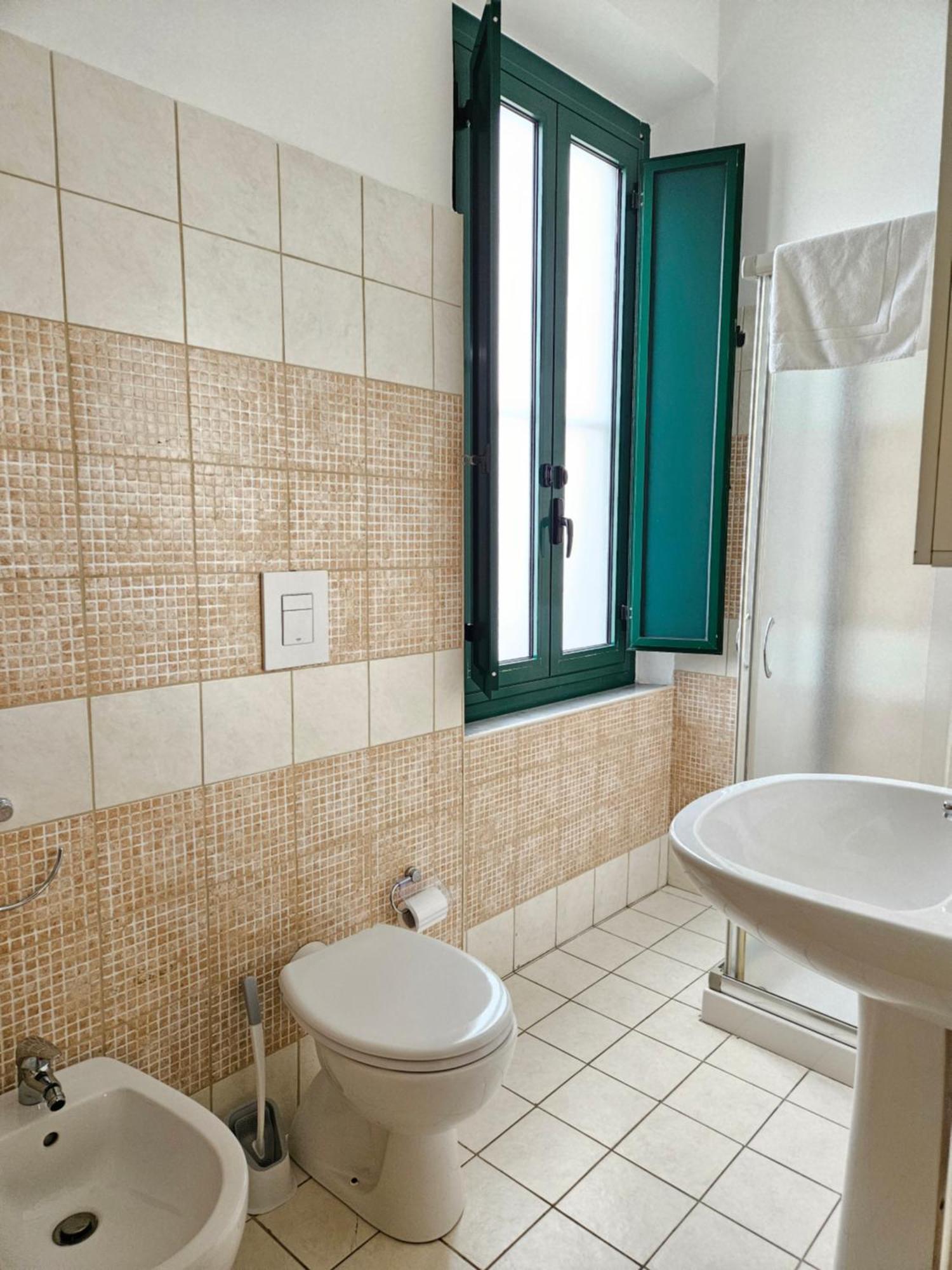 B&B Green Stazione Centrale E Centro Reggio Calabria Exterior photo